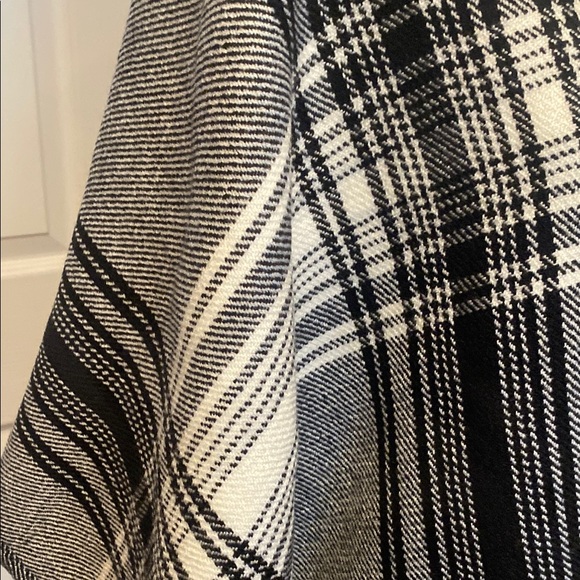 Talbots Black and White Scarf with Fringe - Picture 10 of 10